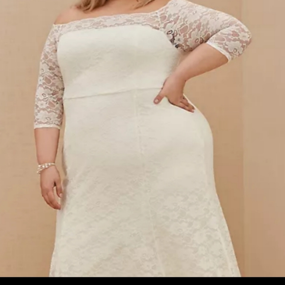 Torrid Wedding Gown Size 28